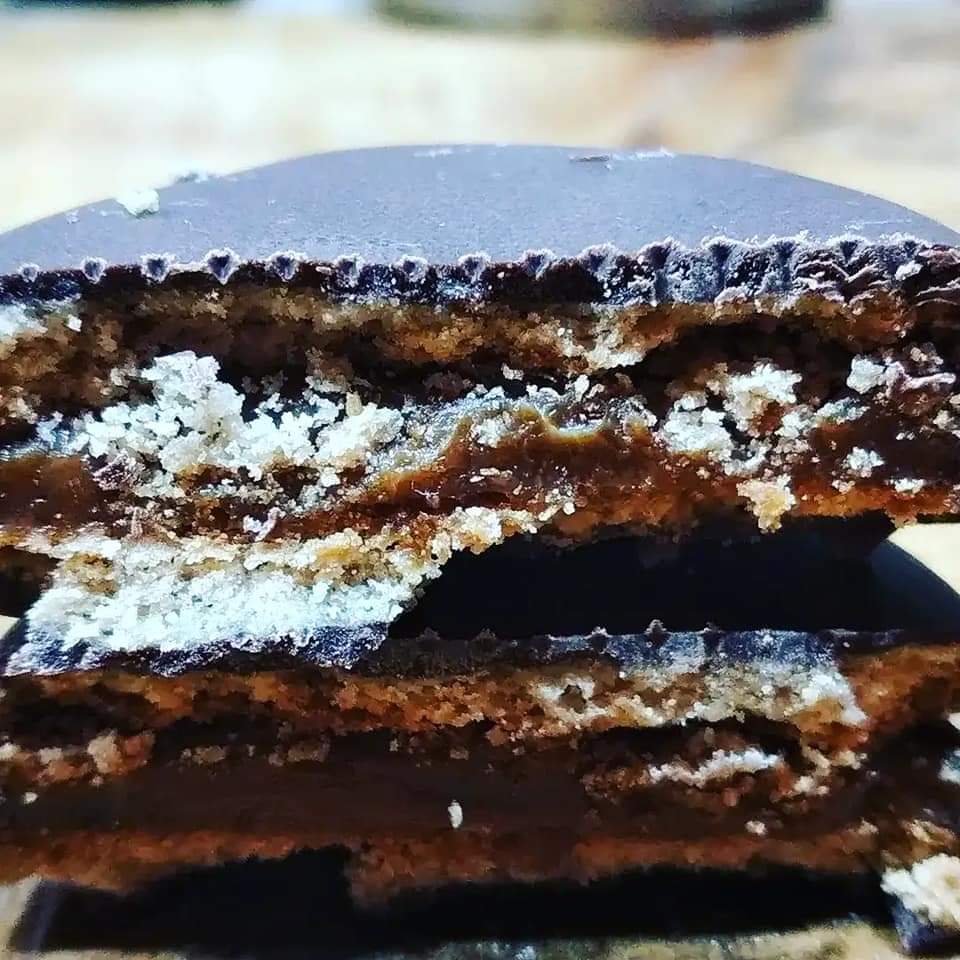 alfajor relleno e chocolate